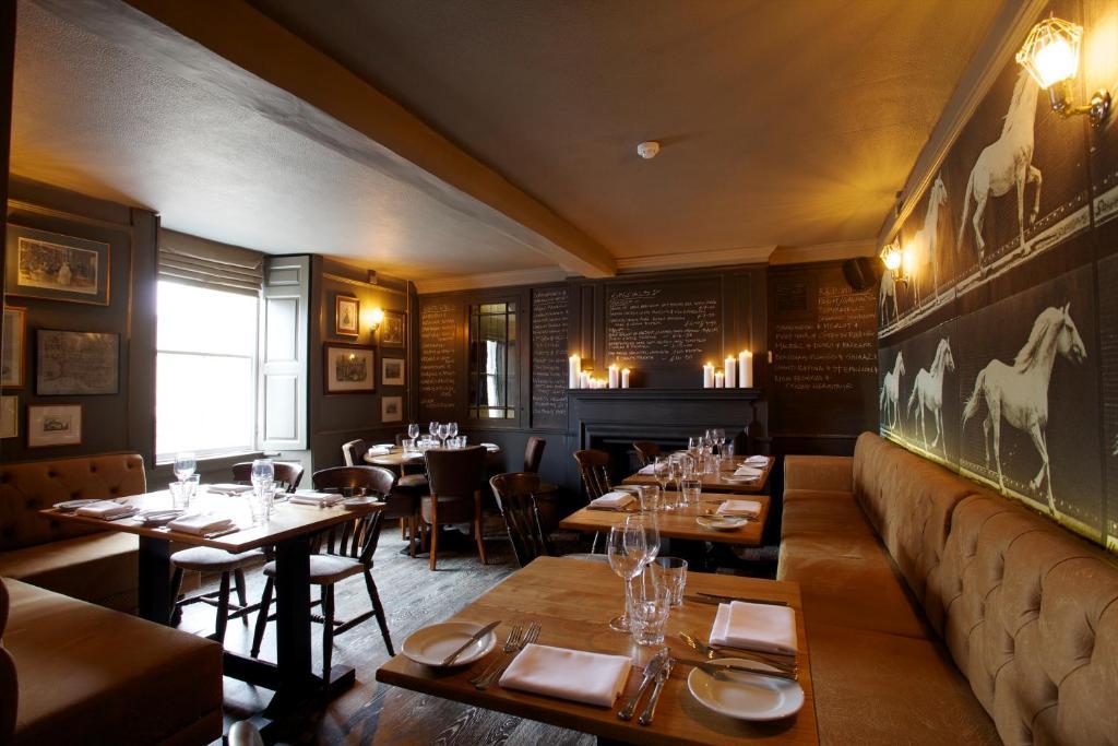 The Kings Arms Hotell Didmarton Eksteriør bilde