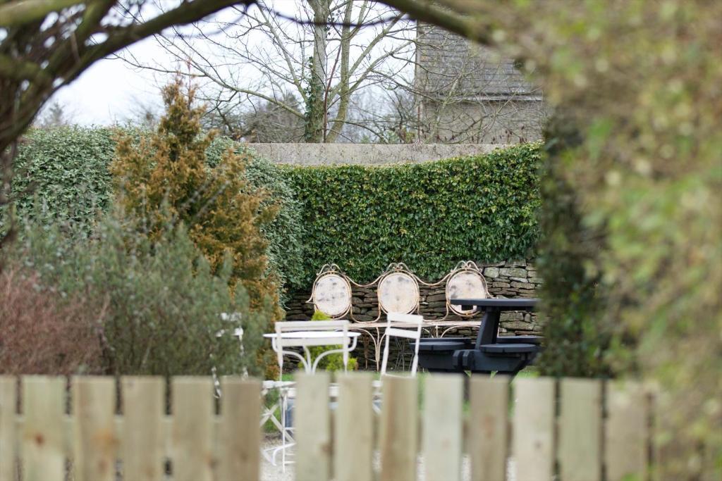 The Kings Arms Hotell Didmarton Eksteriør bilde